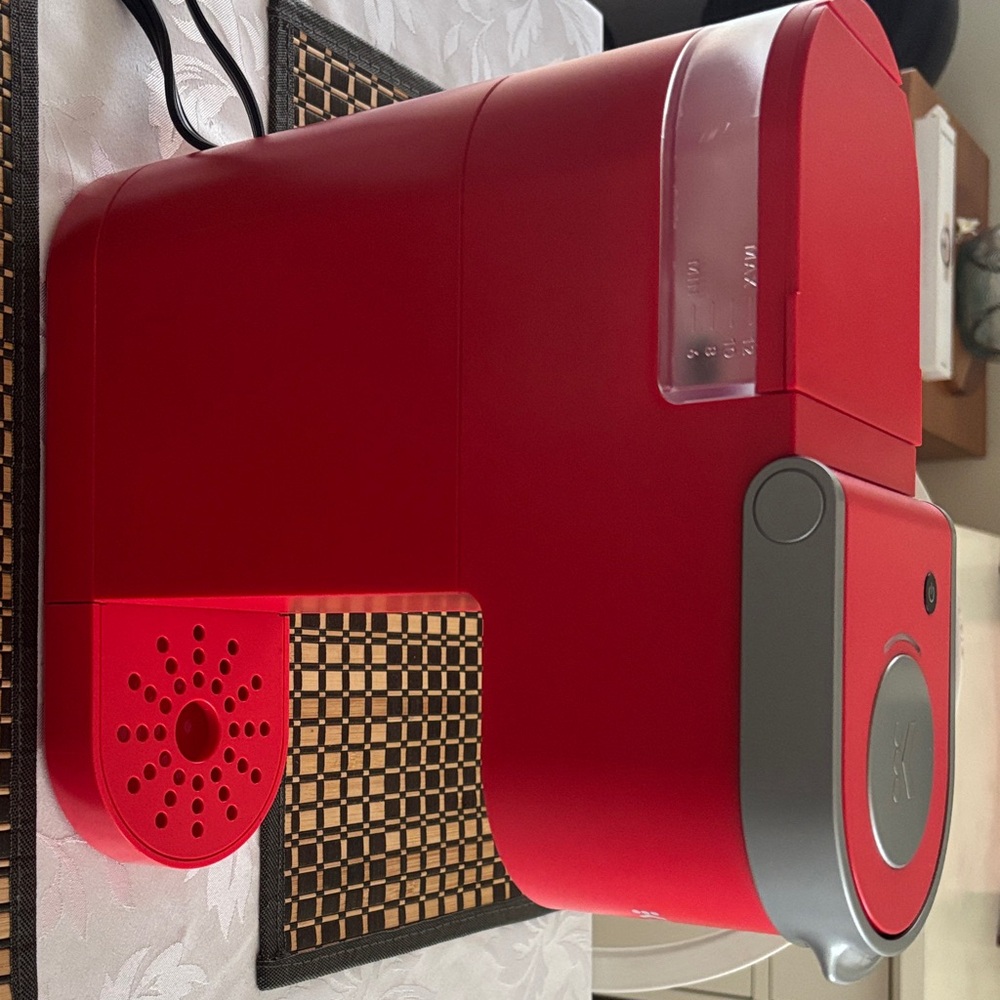 Keurig K-Mini single serve coffee maker.
